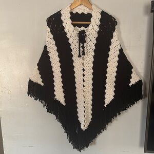 NWOT 100% Artesanal Hand made  Black and White Crochet Poncho.